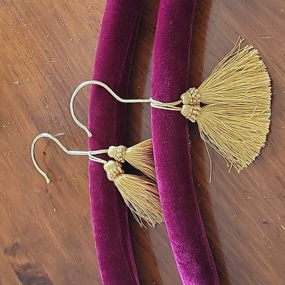 Red Velvet Decorative Cushioned Clothes Hangers- Pr. - Picture 2 of 3